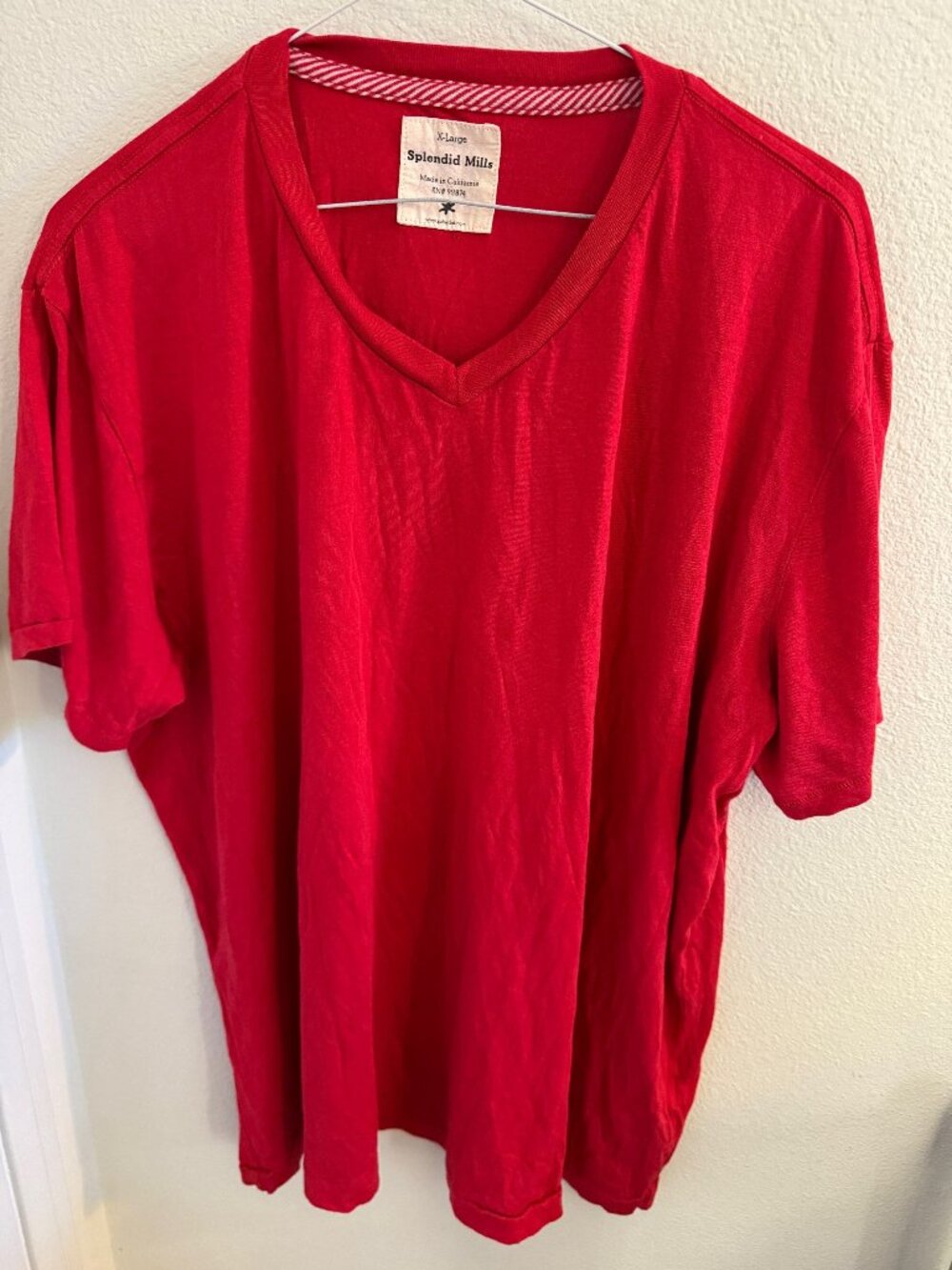 Splendid Red Cotton V-Neck Short-Sleeved T-Shirt; Size XL